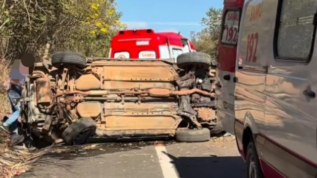 Capotamento na GO-510 deixa quatro pessoas feridas entre Rio Quente e Caldas Novas