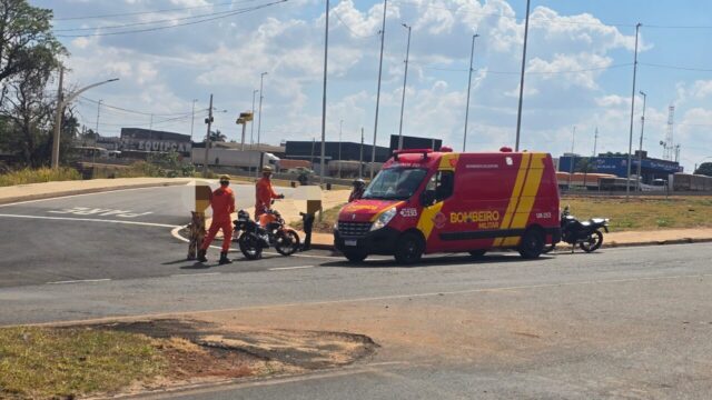 Motociclista fica ferido em acidente na Avenida José Marcelino, no bairro Castelo Branco, em Catalão