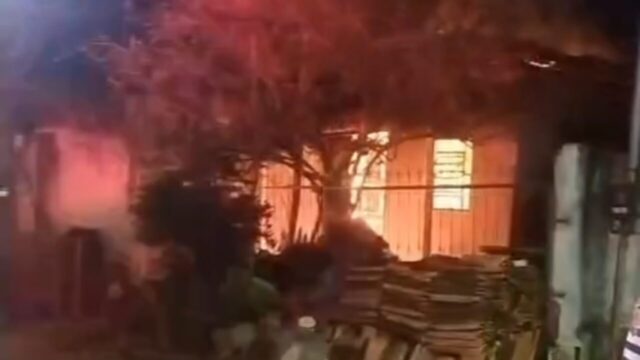 Incêndio destrói residência e causa danos em imóvel vizinho no bairro São Francisco, em Catalão
