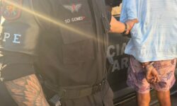 Homem flagrado praticando atos obscenos dentro de veículo é preso pela CPE horas depois em Catalão Homem flagrado praticando atos obscenos dentro de veículo é preso pela CPE horas depois em Catalão