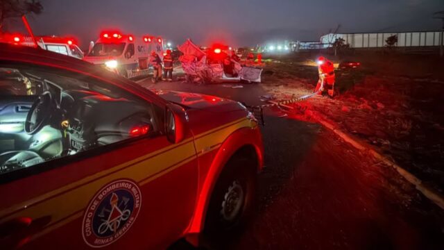 Acidente envolvendo quatro veículos deixa três mortos e duas feridas na MGC-452, em Uberlândia