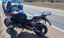 Motociclista fica gravemente ferido após sair da pista e bater em defensa metálica na BR-050, em Catalão Motociclista fica gravemente ferido após sair da pista e bater em defensa metálica na BR-050, em Catalão