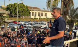Após descontos no plano de saúde, trabalhadores da Manserv aprovam indicativo de greve Após descontos no plano de saúde, trabalhadores da Manserv aprovam indicativo de greve