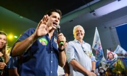 15 mil pessoas lotam convenção que oficializa candidatura de Daniel Vilela à reeleição 15 mil pessoas lotam convenção que oficializa candidatura de Daniel Vilela à reeleição