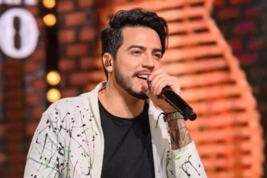 Jefferson Moraes comanda a noite deste sábado (08) na Expo Corumbaíba