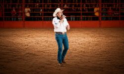 Natural de Ouvidor, Emerson Camargo vai comandar a emoção na arena do Ouvidor Rodeio Show