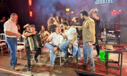 João Bosco e Gabriel animaram a segunda noite da Expo Corumbaíba 2026