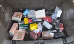 PRF apreende cigarros eletrônicos, perfumes e medicamentos para emagrecimento na BR-153 em Goiás PRF apreende cigarros eletrônicos, perfumes e medicamentos para emagrecimento na BR-153 em Goiás