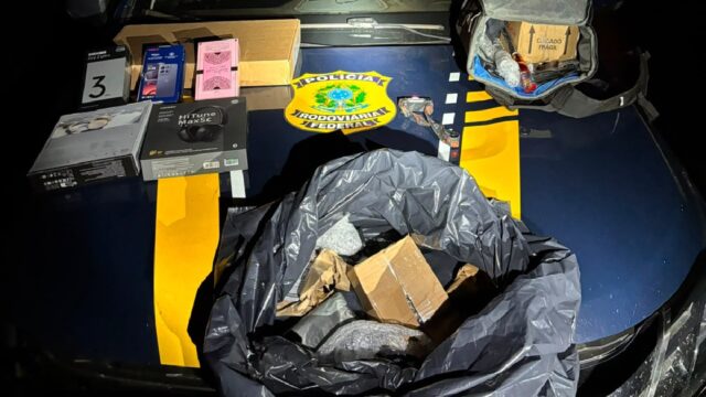 PRF flagra furto de mercadorias em caminhão dos Correios na BR-153, em Morrinhos