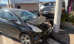 Acidente entre dois veículos deixa seis feridos após carro capotar em Catalão Acidente entre dois veículos deixa seis feridos após carro capotar em Catalão