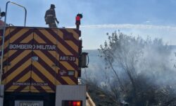Bombeiros combatem incêndio em vegetação às margens da GO-330, em Ipameri Bombeiros combatem incêndio em vegetação às margens da GO-330, em Ipameri