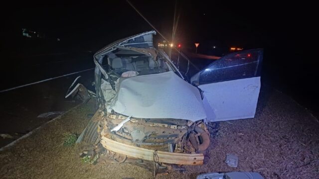 Acidente entre carro e caminhão deixa um morto e três feridos na BR-452, em Maurilândia