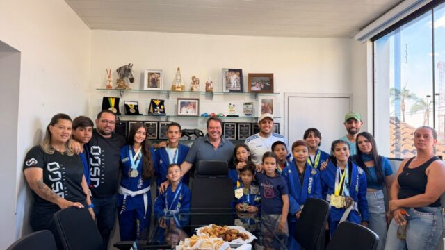 Wisner Araújo recebe alunos de Jiu-Jitsu e destaca incentivo ao esporte em Corumbaíba