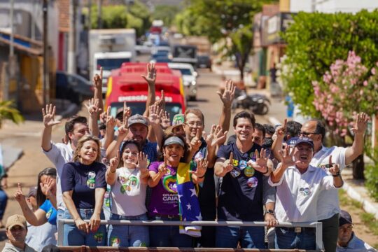 Em Uruana, Daniel Vilela recebe apoio de prefeitos durante grande carreata