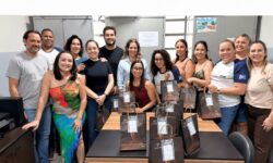 Prefeito Rafael Meirelles homenageia professores após avanço no IDEB 2025 em Cumari