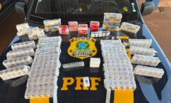 PRF apreende cerca de 1.200 ampolas de tirzepatida escondidas em carro na BR-060, em Jataí PRF apreende cerca de 1.200 ampolas de tirzepatida escondidas em carro na BR-060, em Jataí