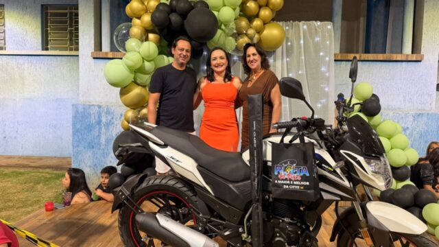 Feirinha Mensal celebra Dia dos Pais com sorteio de moto zero km em Cumari