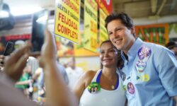 Daniel Vilela leva campanha ao Centro de Goiânia e destaca investimentos na região Daniel Vilela leva campanha ao Centro de Goiânia e destaca investimentos na região