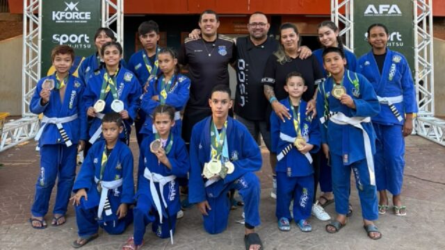 Atletas de Corumbaíba conquistam 13 medalhas no Brasileiro de Jiu-Jitsu, sendo 05 de ouro