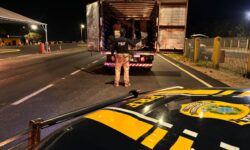 PRF recupera veículo clonado e apreende peças de Hilux com sinais de desmanche em Catalão PRF recupera veículo clonado e apreende peças de Hilux com sinais de desmanche em Catalão
