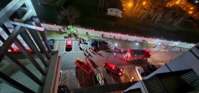 Incêndio atinge apartamento no 8º andar de prédio em Uberlândia
