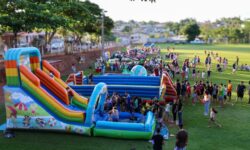 Campo Municipal de Nova Aurora vira parque de diversões em evento dedicado às crianças