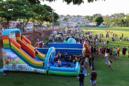 Campo Municipal de Nova Aurora vira parque de diversões em evento dedicado às crianças