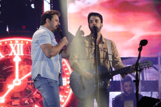 Ouvidor Rodeio Show 2026 tem abertura com grande público e show de Clayton & Romário