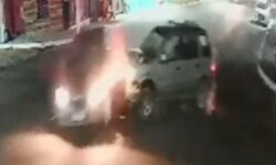 Colisão entre dois carros deixa veículos danificados em Catalão Colisão entre dois carros deixa veículos danificados em Catalão