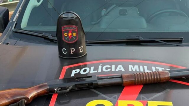 Homem é conduzido após ameaça com espingarda calibre 12 contra inquilino em Pires do Rio, diz PM