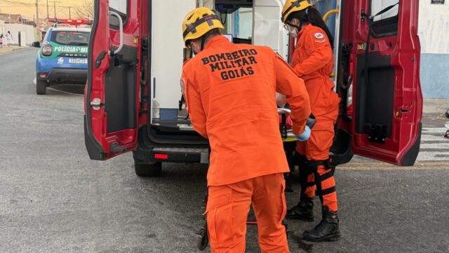 Motociclista fica ferida após colisão com carro no bairro Chaud, em Catalão