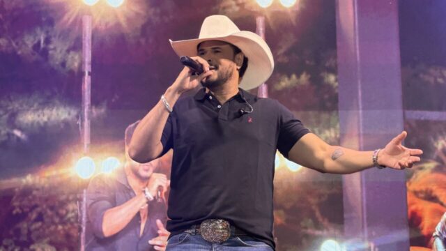 Nando Moreno encerra programação oficial dos 167 anos de Catalão com show