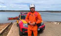 Aeronave ultraleve cai no Lago Corumbá e fica submersa; dois ocupantes são resgatados em Caldas Novas Aeronave ultraleve cai no Lago Corumbá e fica submersa; dois ocupantes são resgatados em Caldas Novas