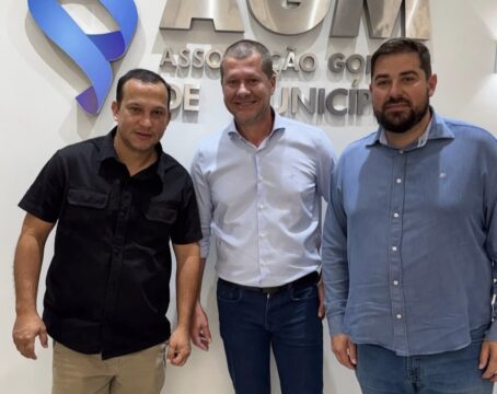 Prefeito de Campo Alegre de Goiás visita AGM e discute fortalecimento da gestão