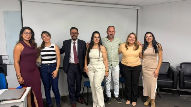 Vereadores e secretária de Saúde de Ouvidor participam de workshop sobre gestão de organizações sociais