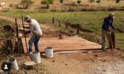 Prefeitura de Cumari conclui instalação de nova ponte na região da Fazenda Capoeirão Prefeitura de Cumari conclui instalação de nova ponte na região da Fazenda Capoeirão
