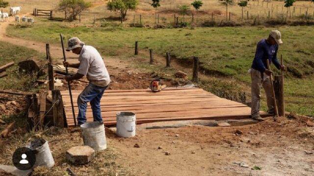 Prefeitura de Cumari conclui instalação de nova ponte na região da Fazenda Capoeirão