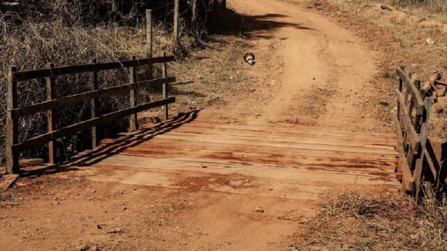 Cumari entrega segunda ponte na região do Capoeirão em uma semana