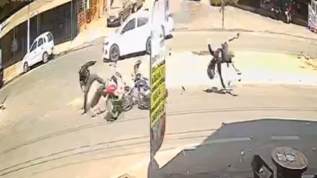 Colisão entre duas motocicletas deixa duas pessoas feridas em Caldas Novas; veja vídeo