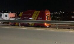 Motociclista fica ferido após bater contra guard-rail na GO-330, em Catalão Motociclista fica ferido após bater contra guard-rail na GO-330, em Catalão