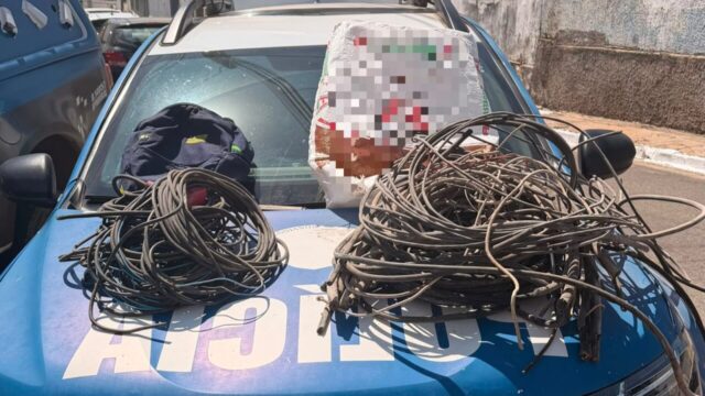 Homem é flagrado com fios de cobre furtados de empresa em Catalão, diz PM
