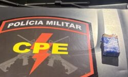 Homem é preso com mais de meio quilo de maconha após tentar fugir da CPE em Catalão Homem é preso com mais de meio quilo de maconha após tentar fugir da CPE em Catalão