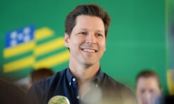 Daniel Vilela terá o apoio de 92% dos prefeitos e 12 partidos políticos na busca da reeleição Daniel Vilela terá o apoio de 92% dos prefeitos e 12 partidos políticos na busca da reeleição