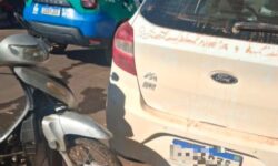 Mulher é presa por embriaguez ao volante após bater motocicleta em carro estacionado em Campo Alegre de Goiás