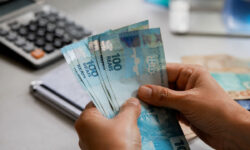 Salário mínimo deverá subir para R$ 1.741 em 2027, aponta projeção do governo Salário mínimo deverá subir para R$ 1.741 em 2027, aponta projeção do governo