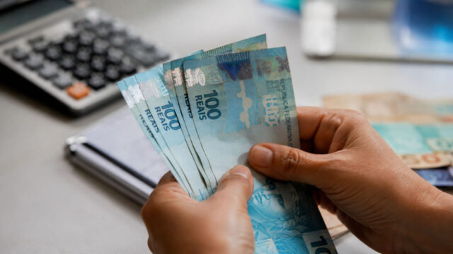 Salário mínimo deverá subir para R$ 1.741 em 2027, aponta projeção do governo