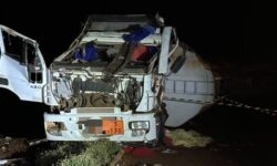 Motorista morre após caminhão carregado com etanol tombar na GO-320, em Edéia Motorista morre após caminhão carregado com etanol tombar na GO-320, em Edéia