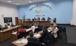 Câmara de Catalão realiza 31ª sessão ordinária com diálogo sobre Hospital Universitário e votação de projetos