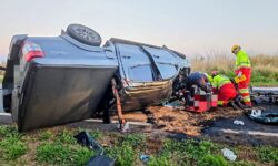 Colisão seguida de capotamento deixa uma pessoa em estado grave na BR-050, em Araguari