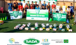 Projeto Meninos do Futuro entrega kits esportivos a 80 jovens em Catalão